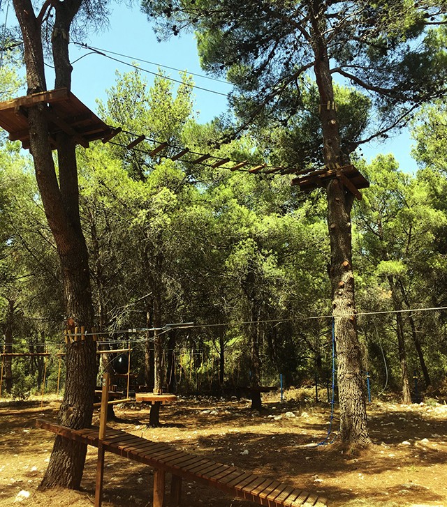 Poligon s užadima u avanturističkom parku